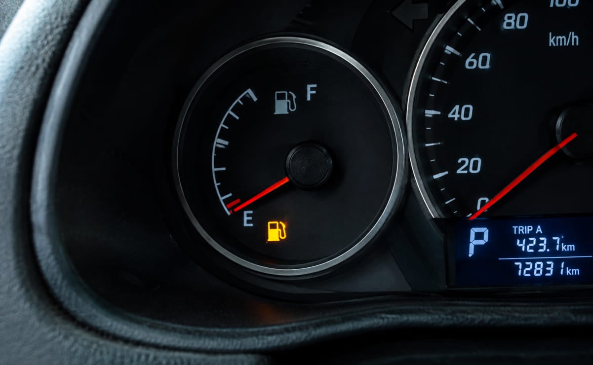 ¿Cuánto dura la reserva de gasolina de un auto? Riesgos y kilómetros aproximados